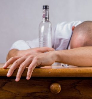 Alkoholmisbrug: En skjult udfordring i Danmark